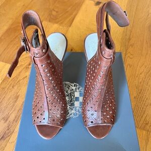 Vince Camino Kirsten Brown Leather Peep-Toe Sandals